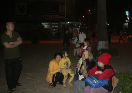 Picture 5 of Hanoi shakes because of earthquake aftershocks