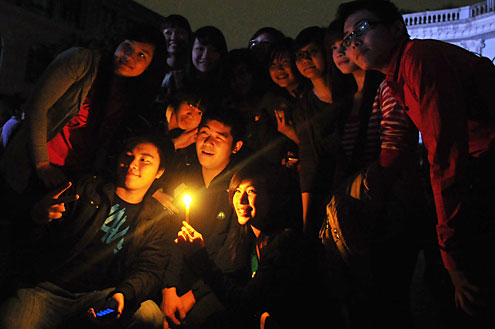 Picture 10 of Hanoi shimmering in Earth Hour