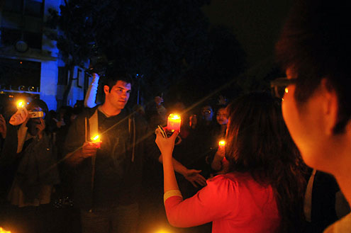 Picture 11 of Hanoi shimmering in Earth Hour