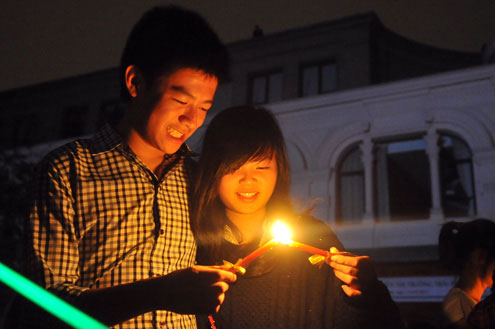 Picture 12 of Hanoi shimmering in Earth Hour