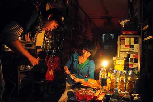Picture 3 of Hanoi shimmering in Earth Hour