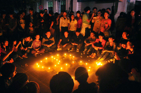 Picture 5 of Hanoi shimmering in Earth Hour