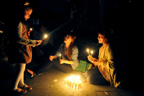 Picture 6 of Hanoi shimmering in Earth Hour