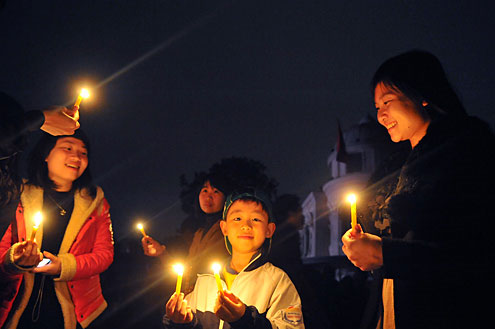 Picture 7 of Hanoi shimmering in Earth Hour