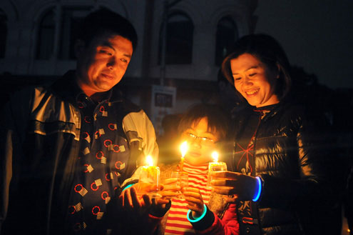Picture 9 of Hanoi shimmering in Earth Hour