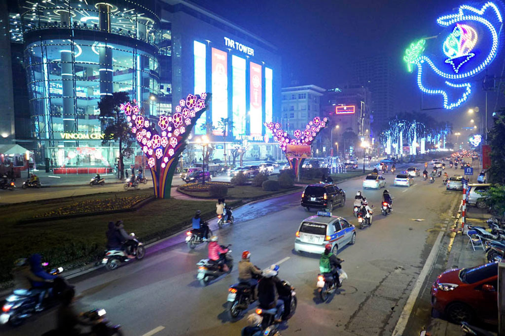 Picture 11 of Hanoi street jubilantly welcomes Binh Than Tet