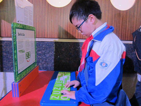 Picture 6 of Hanoi students are excited about the science quiz