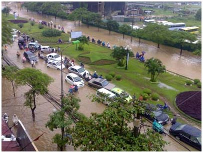 Picture 12 of Hanoi suffered the biggest rain in 35 years