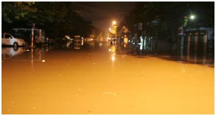 Picture 2 of Hanoi suffered the biggest rain in 35 years