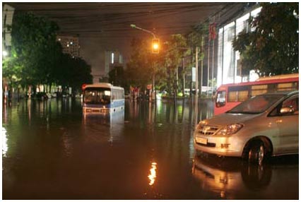 Picture 3 of Hanoi suffered the biggest rain in 35 years