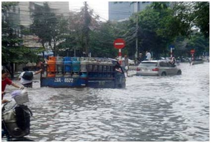Picture 4 of Hanoi suffered the biggest rain in 35 years