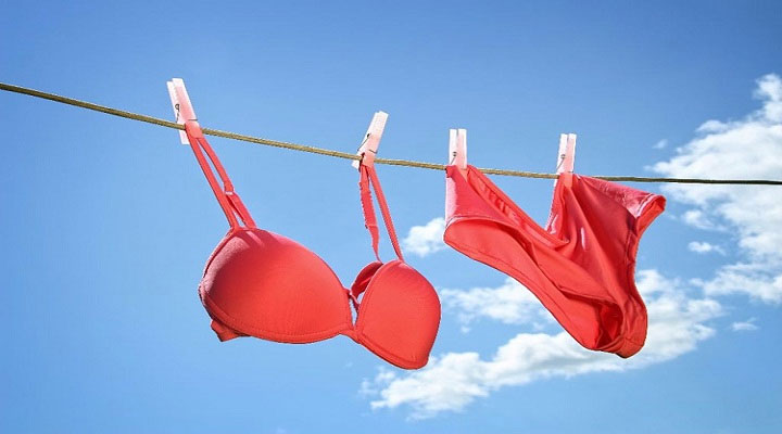 Picture 1 of Harm when wearing wet bathing suits and the risk of yeast infections