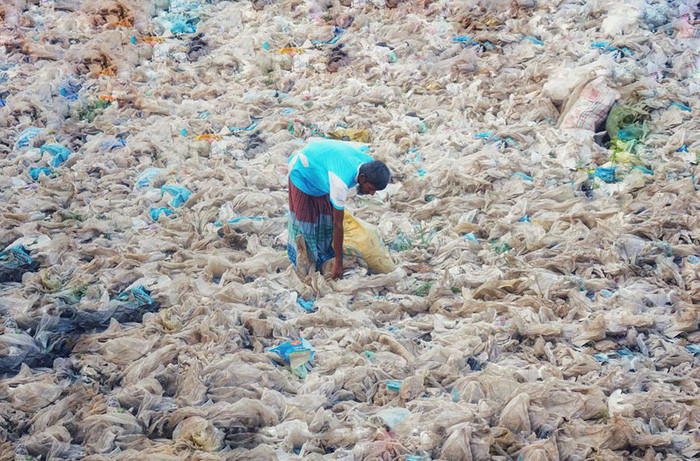 Picture 7 of Haunting because the world is flooded with plastic waste