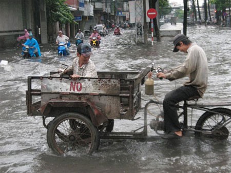 Picture 1 of HCMC faces the risk of land collapse and lack of fresh water