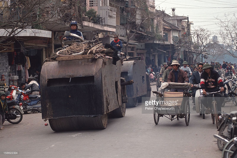 Picture 1 of He did not touch goods to Hanoi in 1992