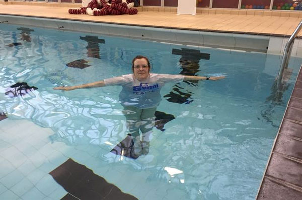 Picture 1 of He is capable of floating in anomalous water