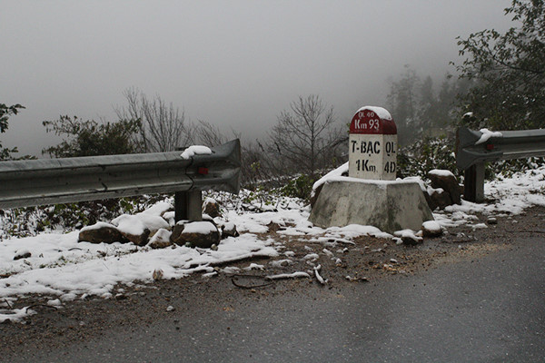 Picture 3 of Heavy snow at Silver Falls, O Qui Ho (Sa Pa)