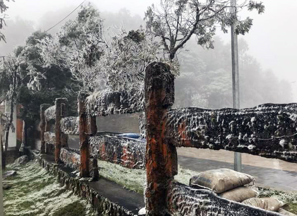 Picture 5 of Heavy snow at Silver Falls, O Qui Ho (Sa Pa)