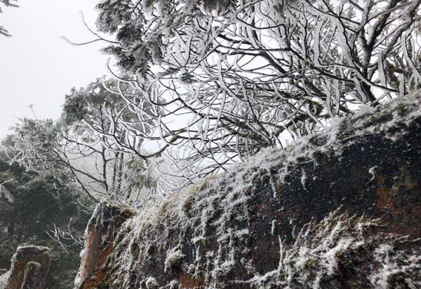 Picture 6 of Heavy snow at Silver Falls, O Qui Ho (Sa Pa)