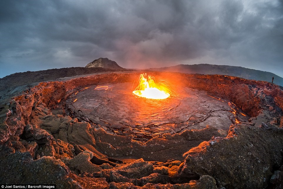 Picture 5 of Hell Gate - lake lava burning for hundreds of years