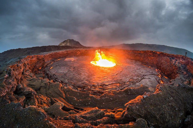 Picture 5 of 'Hell's Gate' in Ethiopia is filled with 7km long cracks