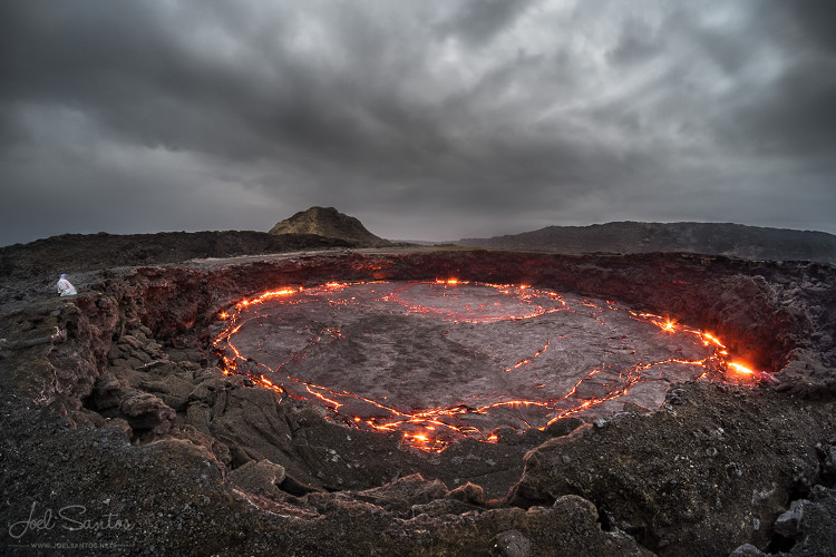 Picture 7 of 'Hell's Gate' in Ethiopia is filled with 7km long cracks