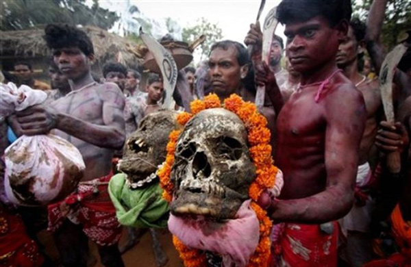 Picture 14 of Heroic grave digging for skulls for children