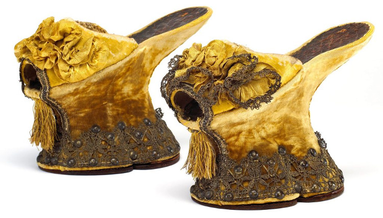 Picture 3 of High shoes up to 50cm: The standard of beautiful women in the Middle Ages
