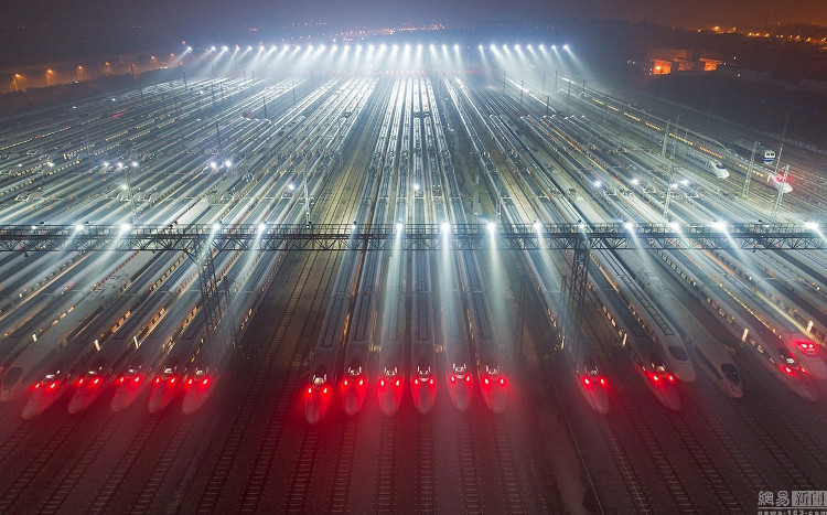 Picture 4 of High-speed trains line up to prepare for the biggest migration of human history