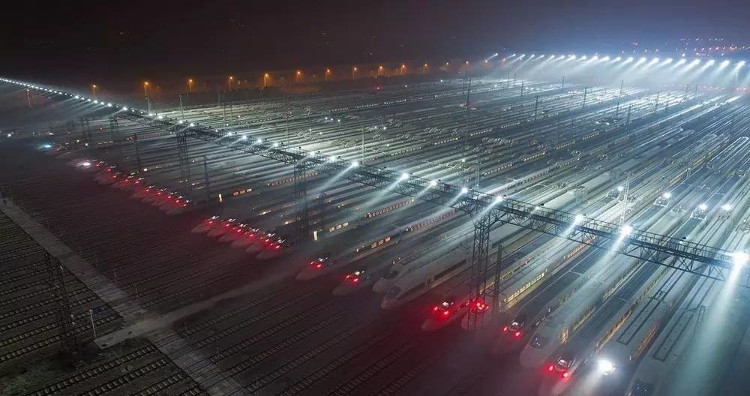 Picture 5 of High-speed trains line up to prepare for the biggest migration of human history