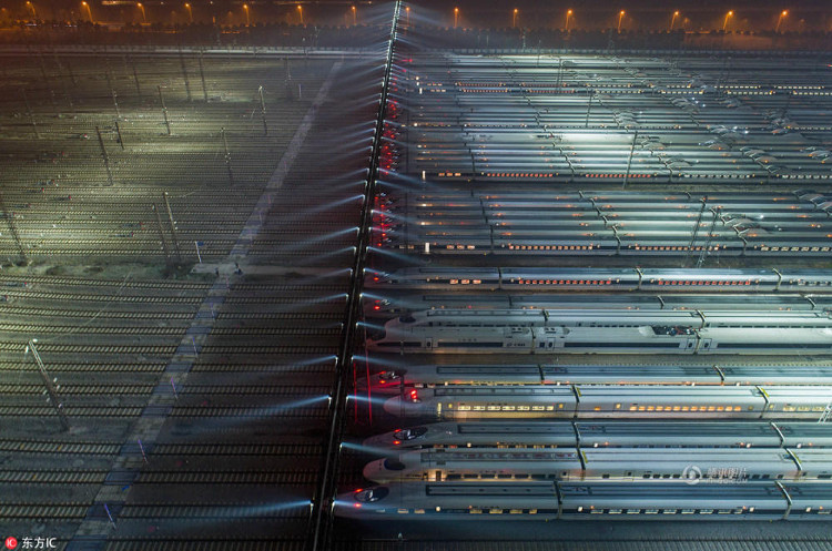 Picture 6 of High-speed trains line up to prepare for the biggest migration of human history