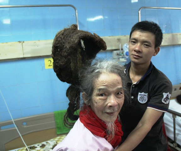 Picture 3 of His 76-year-old tool with special hair over 30 years has not yet been cut