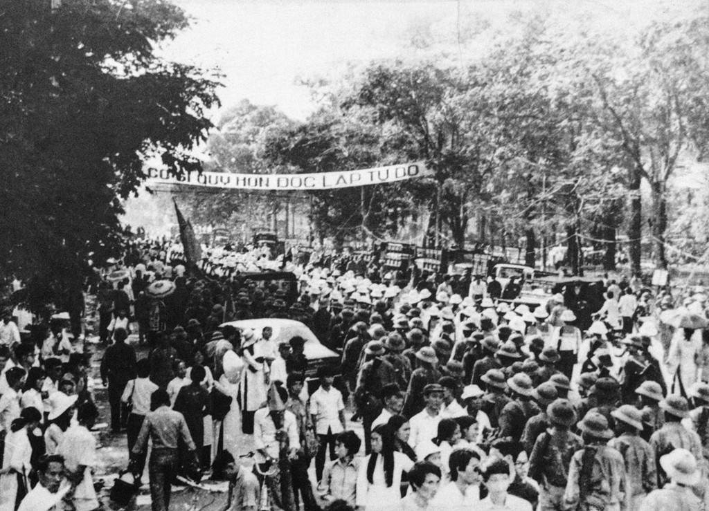 Picture 15 of Historical images on April 30