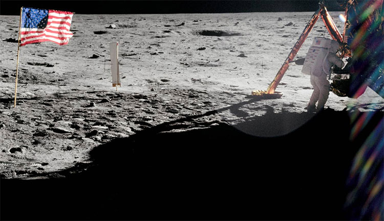 Picture 17 of Historical moments when people first set foot on the Moon