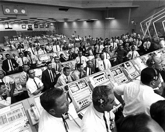 Picture 4 of Historical moments when people first set foot on the Moon