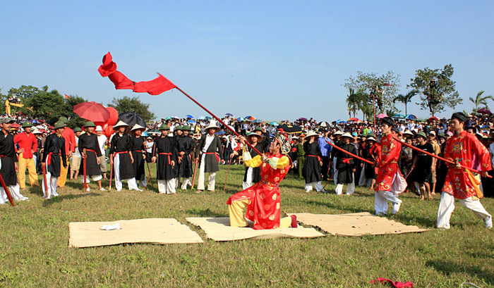 Picture 3 of Hoi Giong is located at Phu Dong Temple and Soc Temple