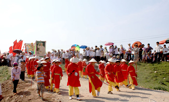 Picture 5 of Hoi Giong is located at Phu Dong Temple and Soc Temple