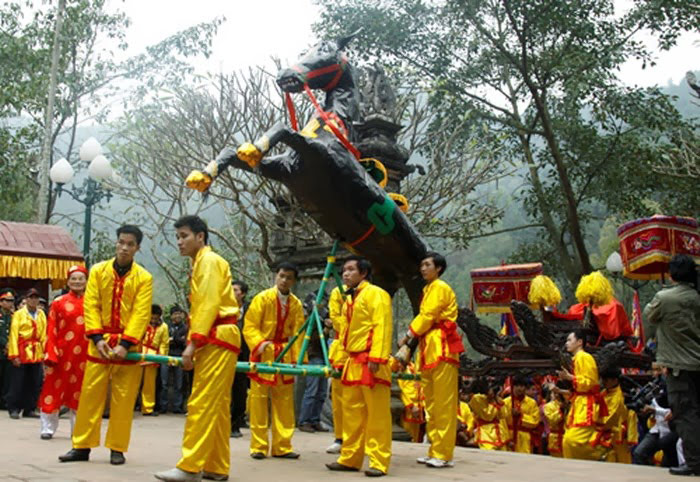 Picture 9 of Hoi Giong is located at Phu Dong Temple and Soc Temple