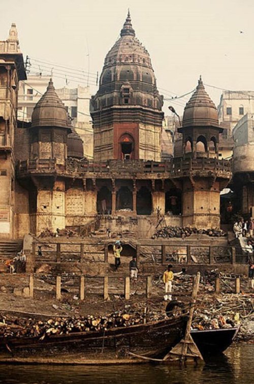Picture 5 of Holy land on the Ganges River and cremation origin in India
