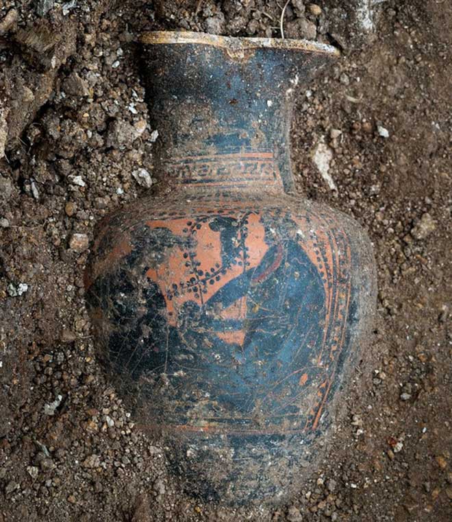 Picture 10 of Horse cars, antiques in the tomb of 2,500 years of the prince in France
