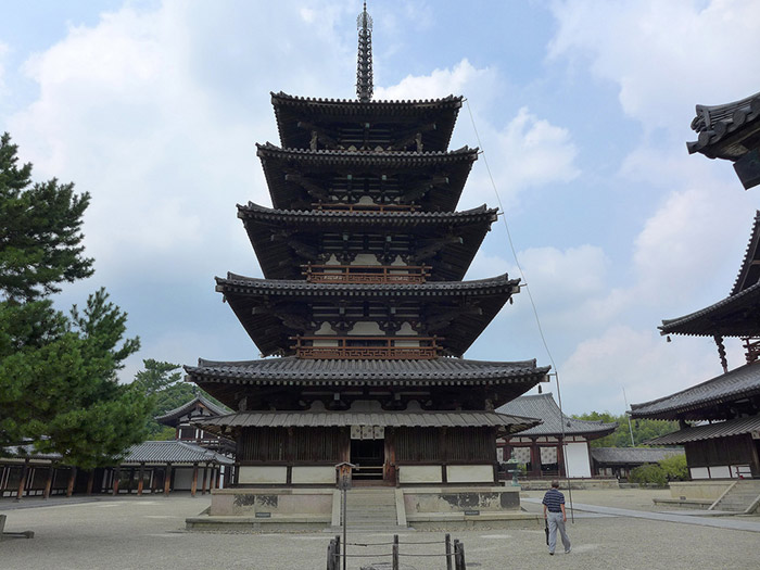 Picture 2 of Horyu-ji temple's Buddhist architectural complex