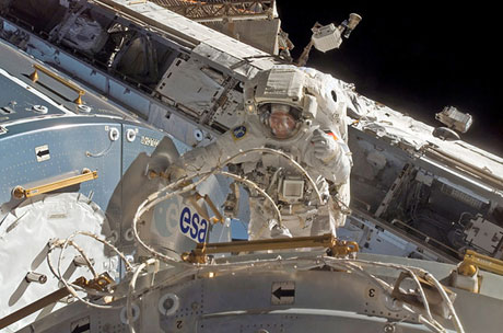 Picture 9 of Hot race to the Moon