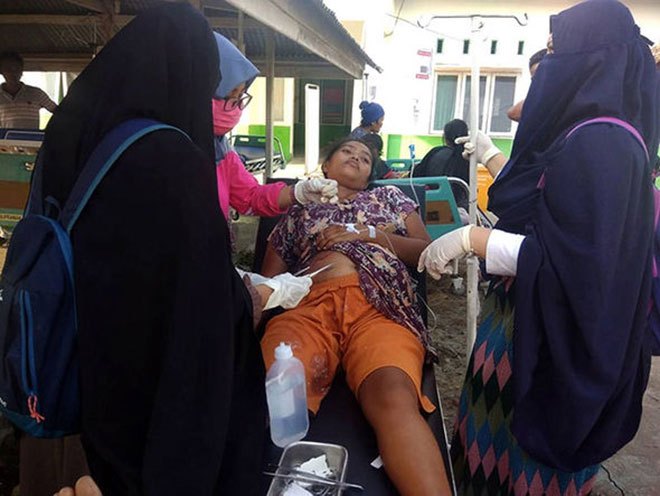 Picture 11 of HOT!  The 2-meter tsunami hit Indonesia city after the earthquake