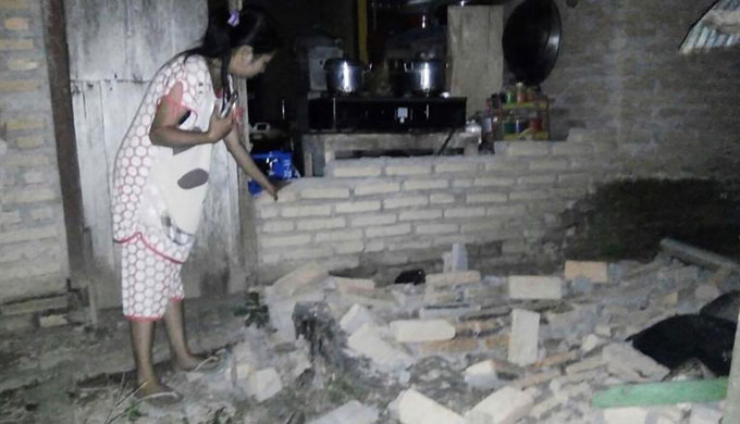 Picture 7 of HOT!  The 2-meter tsunami hit Indonesia city after the earthquake