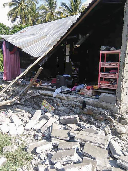 Picture 8 of HOT!  The 2-meter tsunami hit Indonesia city after the earthquake