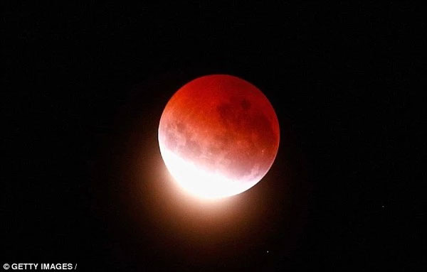 Picture 1 of Hot: Waiting for the phenomenon 'Super blood moon' first appeared for 30 years