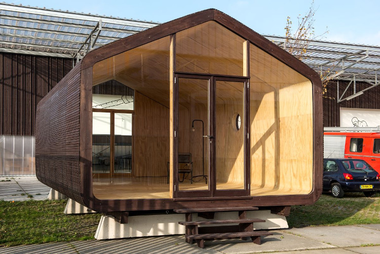 Picture 5 of House with cardboard paper: Built in 1 day, using 100 years to fail