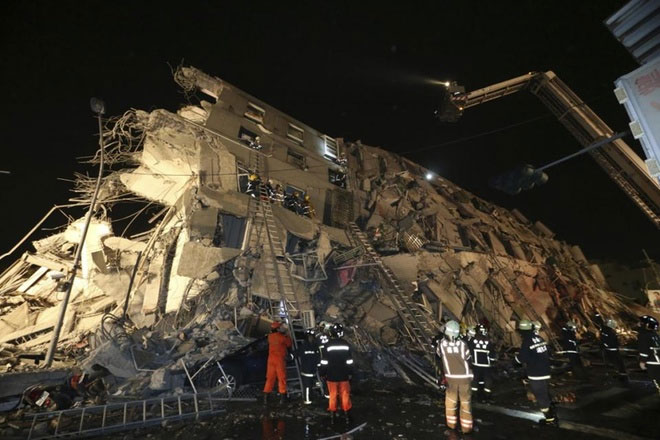 Picture 3 of Houses crumbling after the earthquake in Taiwan