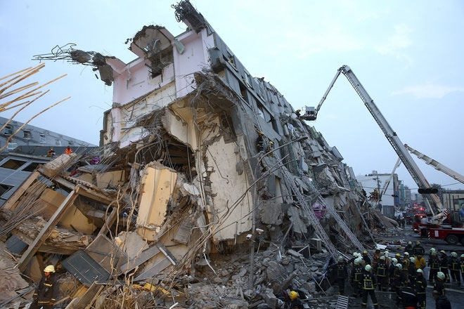 Picture 4 of Houses crumbling after the earthquake in Taiwan