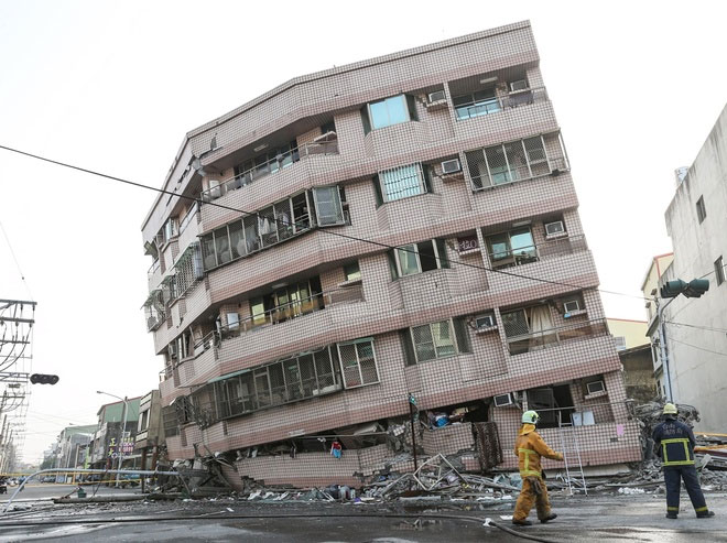 Picture 6 of Houses crumbling after the earthquake in Taiwan